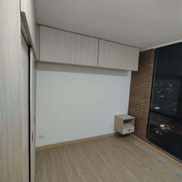 e41cf8e6-3223-43ba-b7dc-605366622564